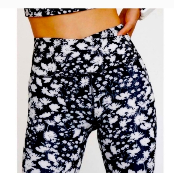 Free People Movement Lose Control Print Leggings NWOT sz sm - Picture 5 of 7